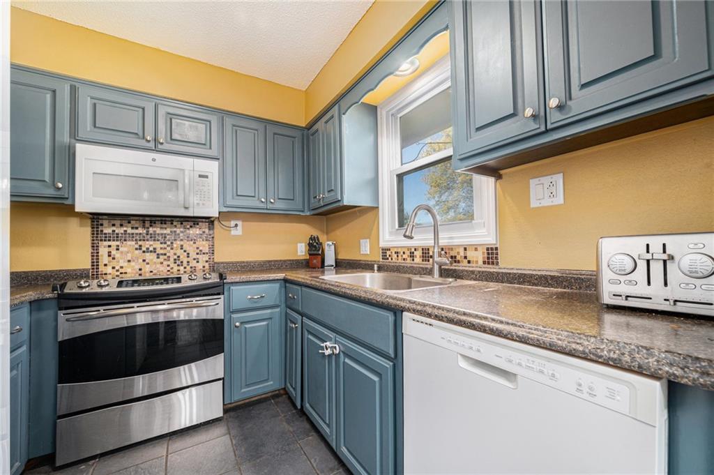 418 W Moss Street Property Photo 7