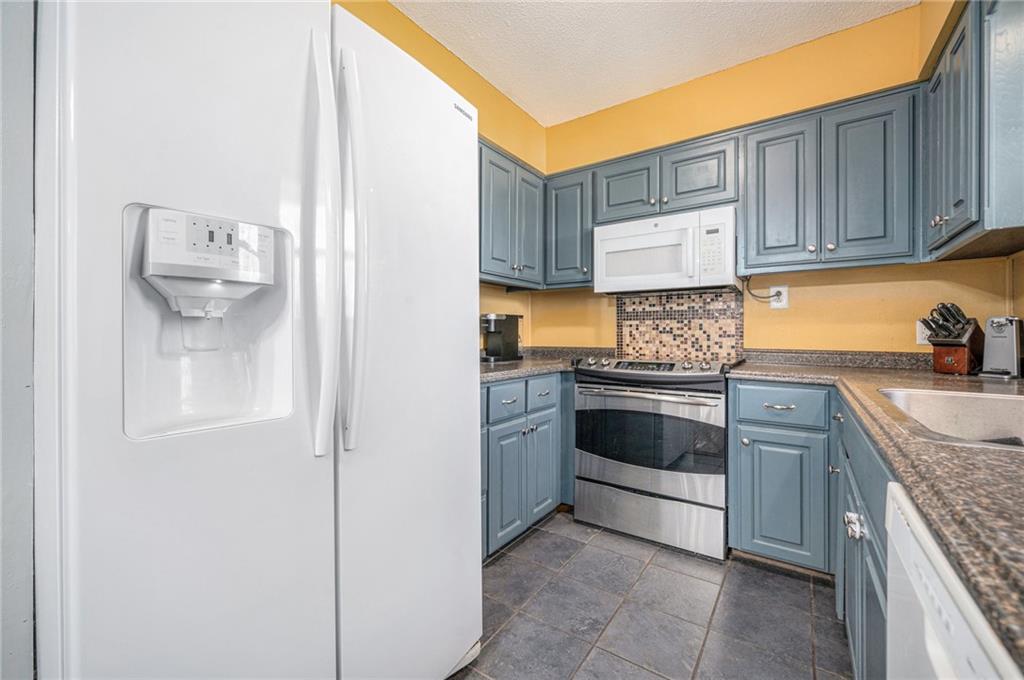 418 W Moss Street Property Photo 8