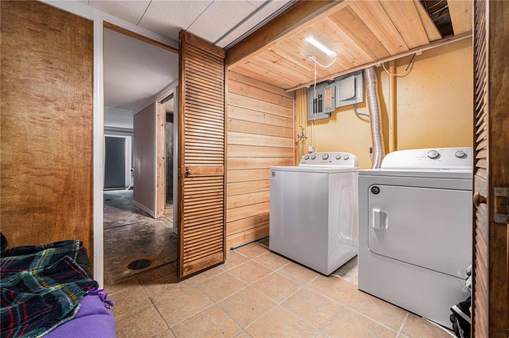 418 W Moss Street Property Photo 17