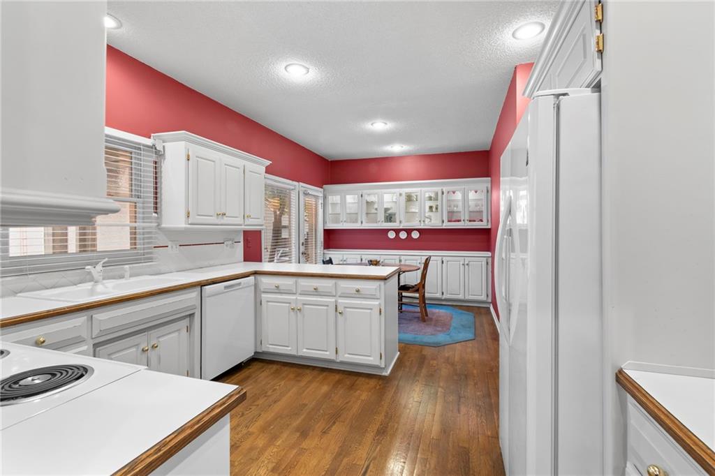 12710 Cambridge Lane Property Photo 6