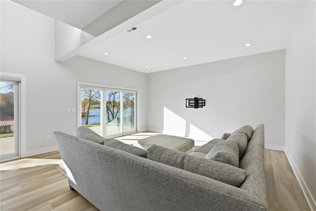 622 Lake Viking Terrace Property Photo 11