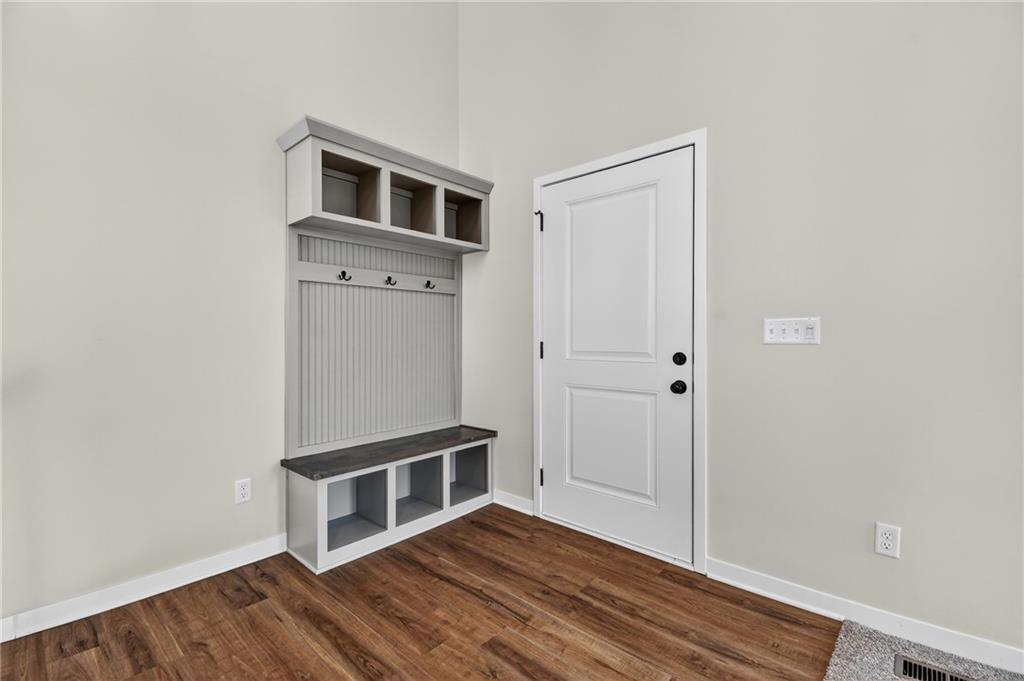 1336 N Holland Drive Property Photo 5