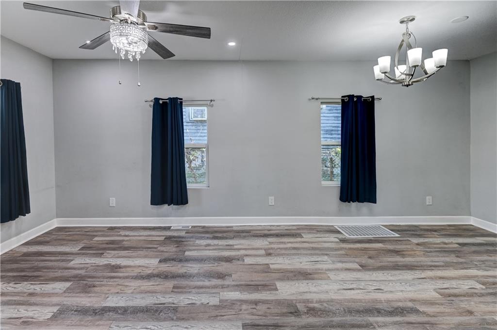 5605 E 27th Terrace Property Photo 9