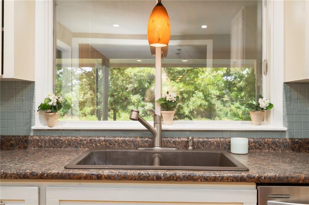 1211 N 1800 Road Property Photo 8