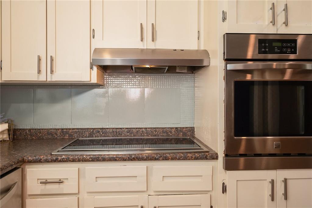 1211 N 1800 Road Property Photo 10