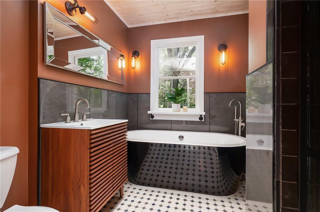 1211 N 1800 Road Property Photo 14