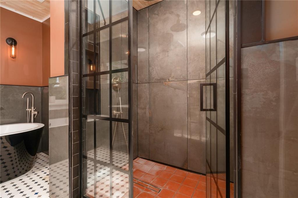 1211 N 1800 Road Property Photo 15