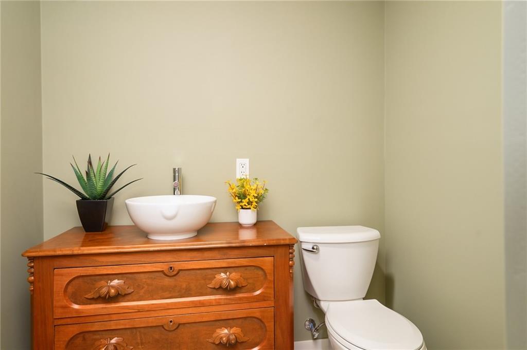 1211 N 1800 Road Property Photo 22