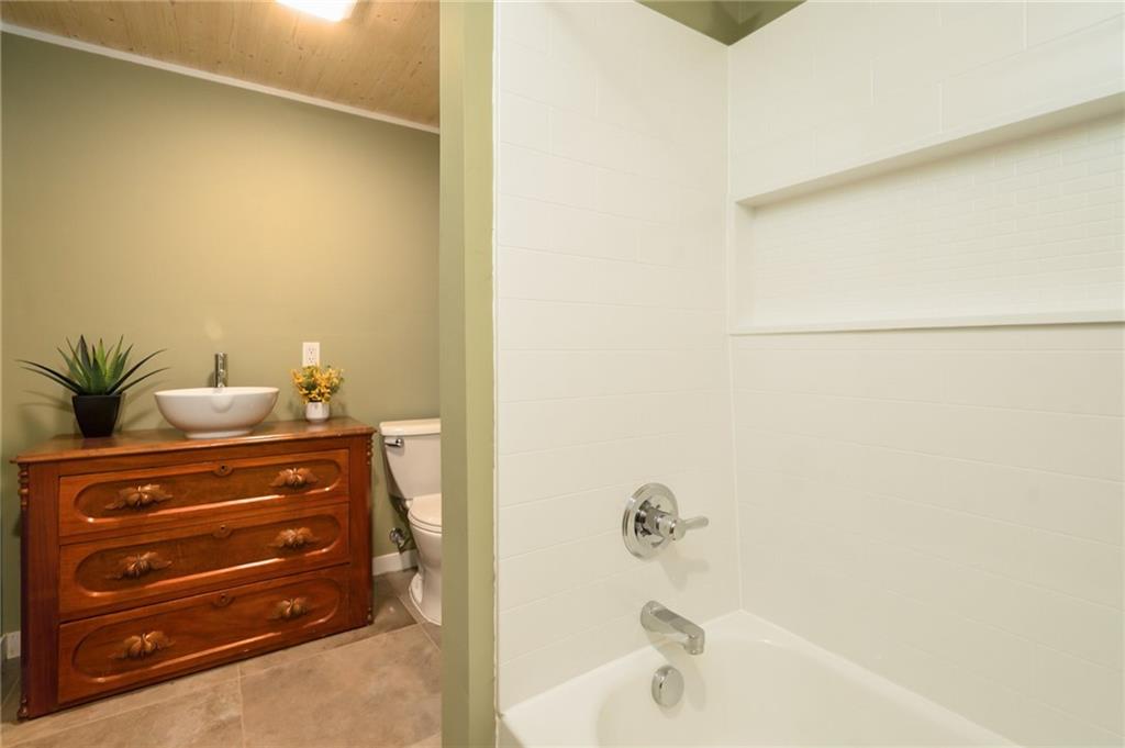 1211 N 1800 Road Property Photo 23