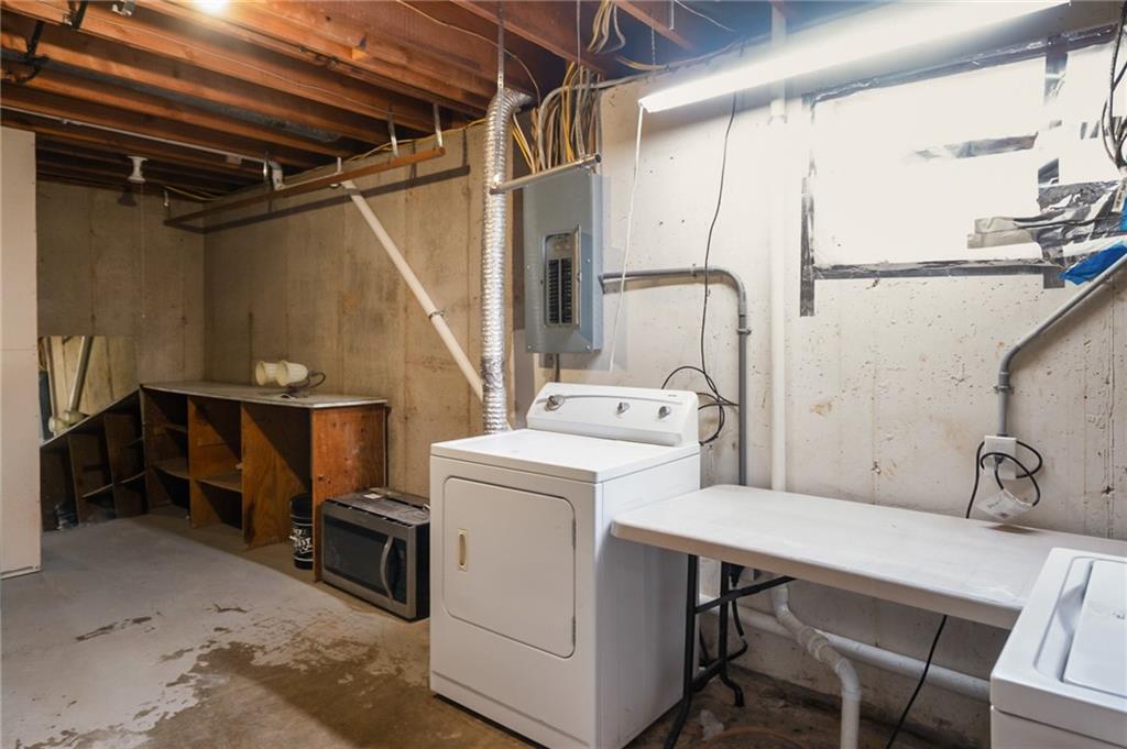 1211 N 1800 Road Property Photo 26