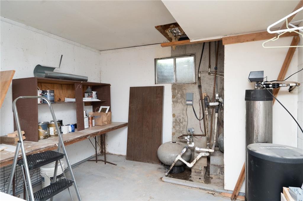 1211 N 1800 Road Property Photo 27