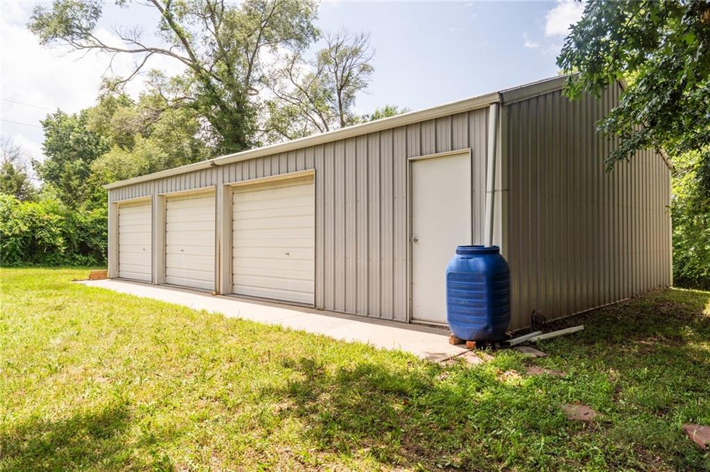 1211 N 1800 Road Property Photo 31