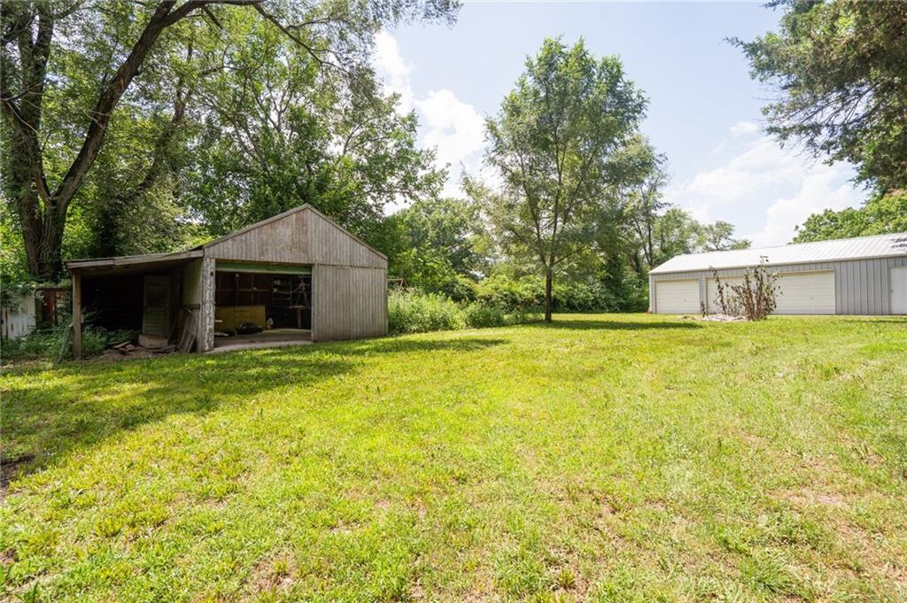 1211 N 1800 Road Property Photo 34