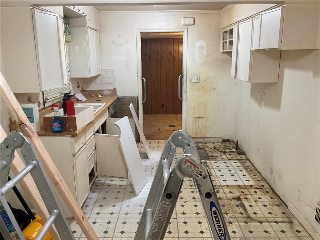 1201 W 31 Street Property Photo 11