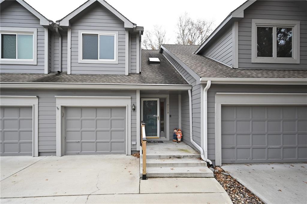 8229 Nw Barrybrooke Court Property Photo 1