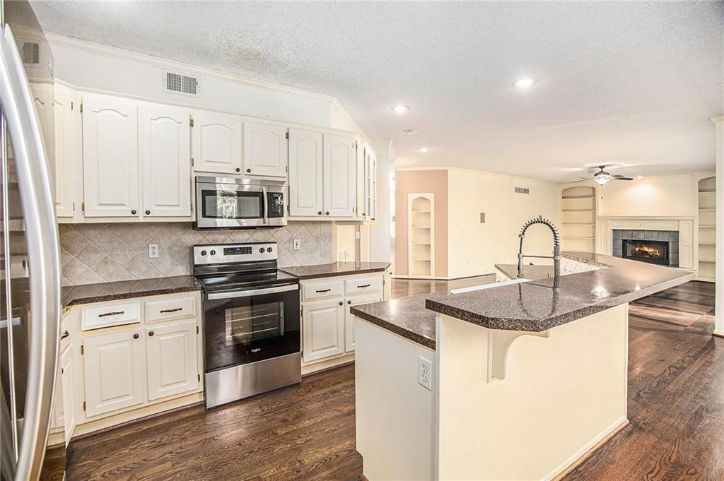 11308 W 143rd Terrace Property Photo 3