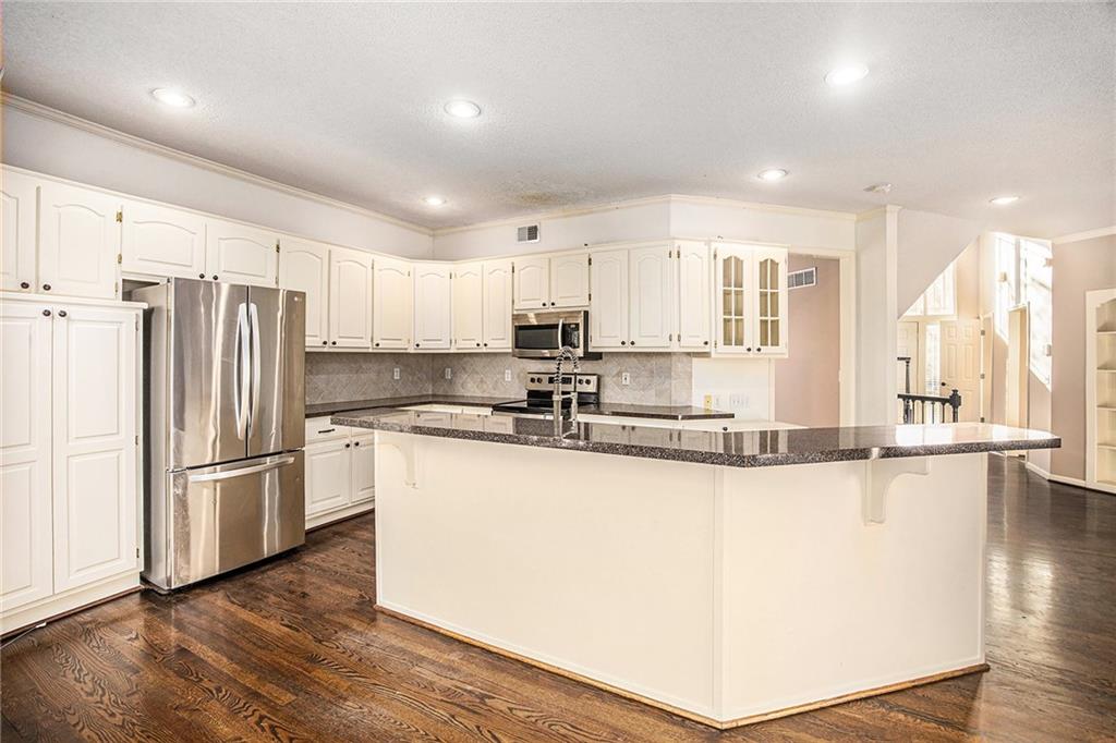 11308 W 143rd Terrace Property Photo 4