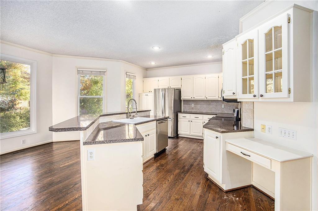 11308 W 143rd Terrace Property Photo 5