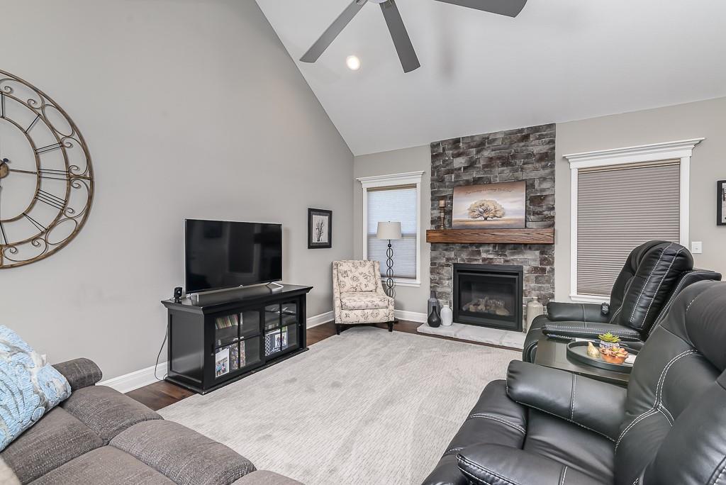 2809 E Cedar Place Property Photo 4