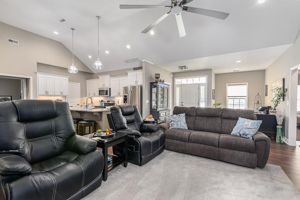 2809 E Cedar Place Property Photo 6