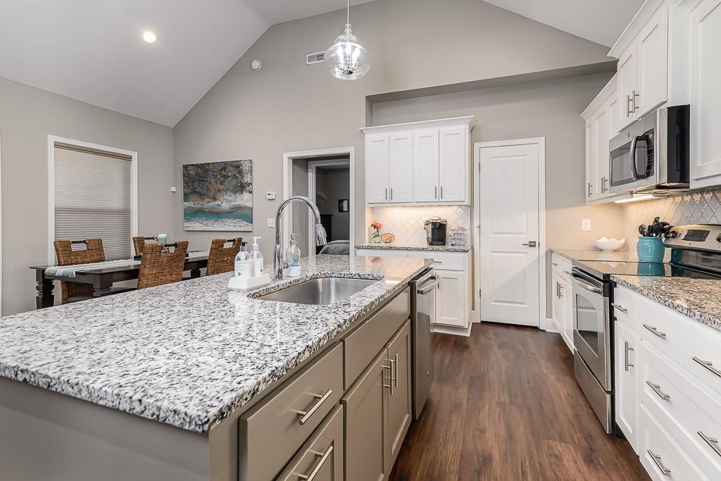 2809 E Cedar Place Property Photo 12