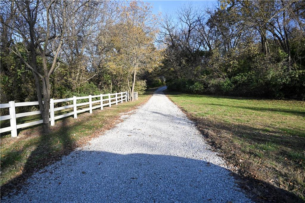 2727 Sw Springtown Road Property Photo 4