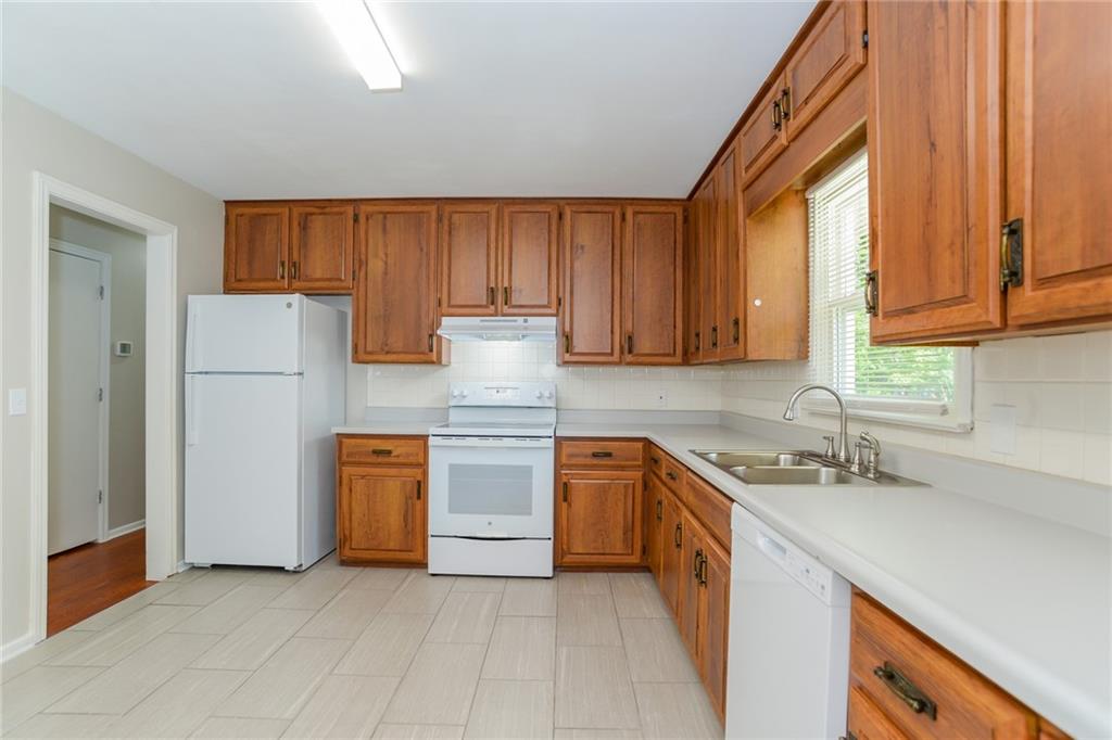 16016 E 37th Terrace Property Photo 6