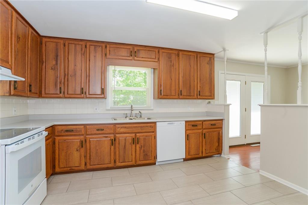 16016 E 37th Terrace Property Photo 7