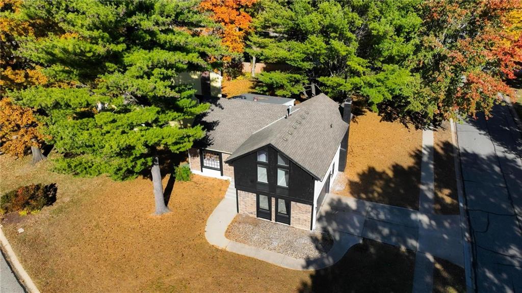 7904 Rosehill Road Property Photo 3