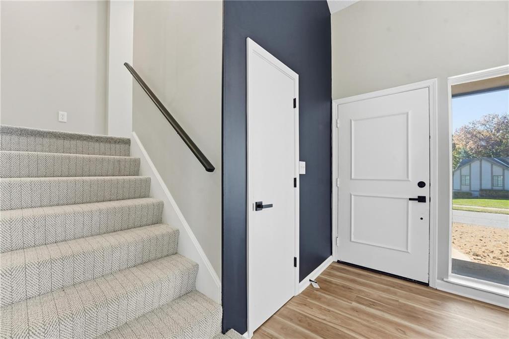 7904 Rosehill Road Property Photo 8