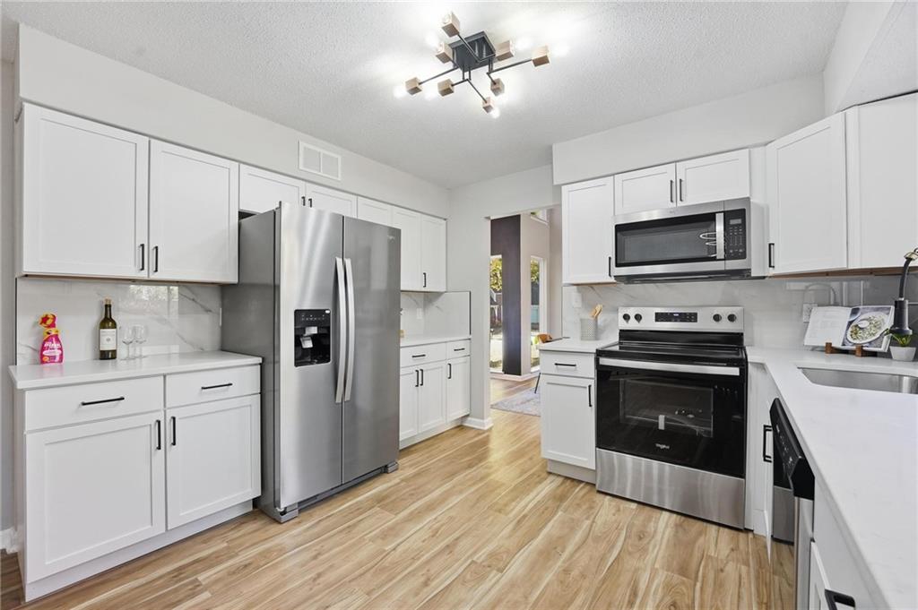 7904 Rosehill Road Property Photo 14