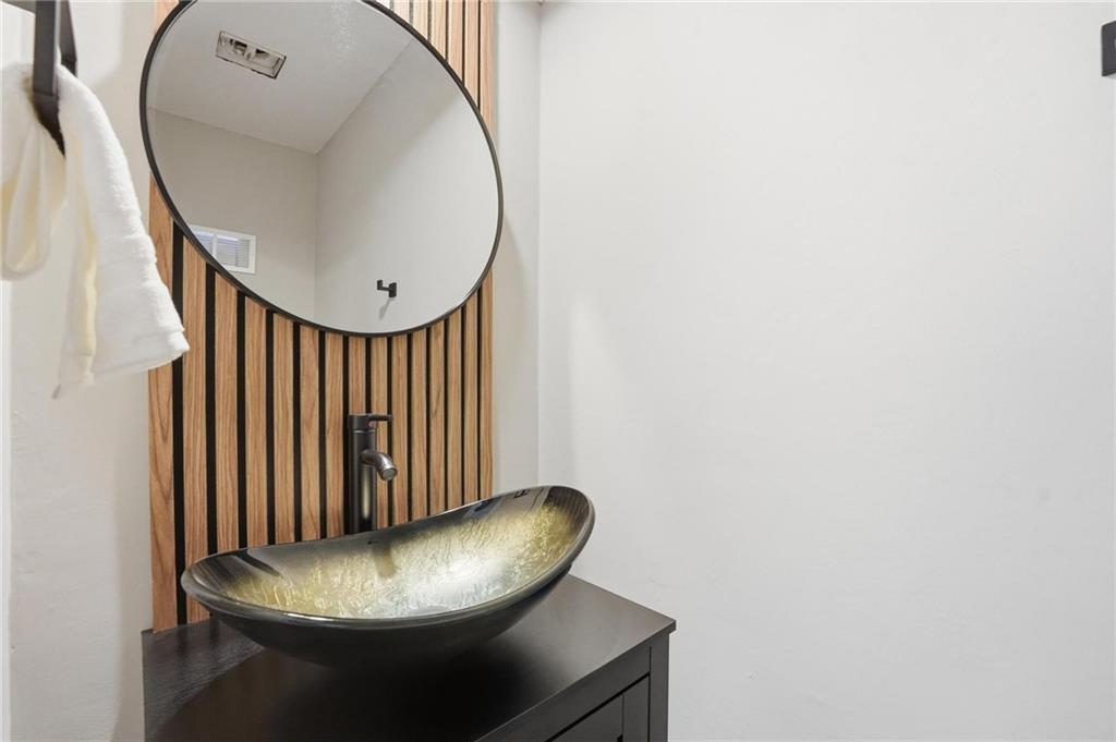 7904 Rosehill Road Property Photo 21