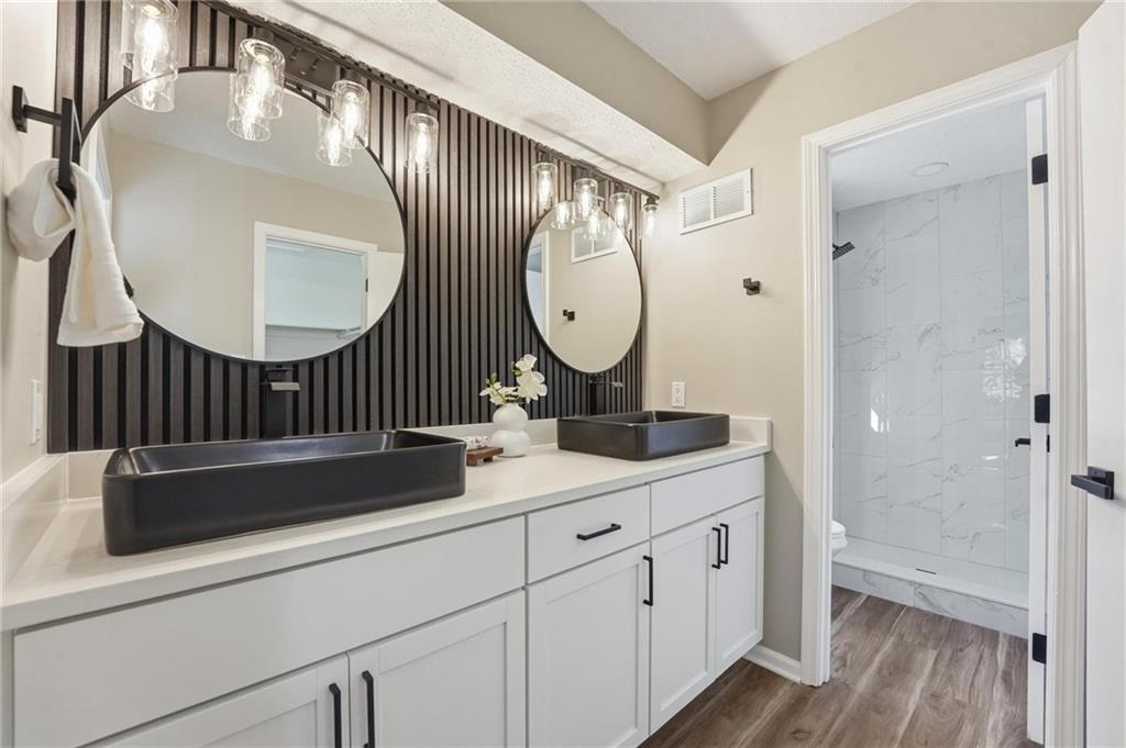 7904 Rosehill Road Property Photo 26