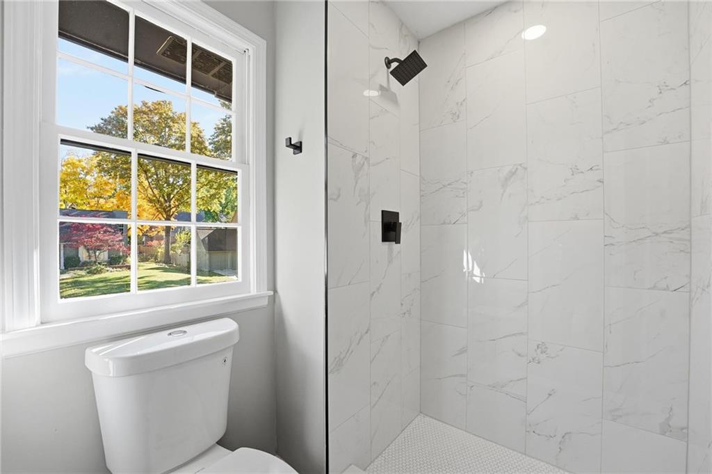 7904 Rosehill Road Property Photo 28