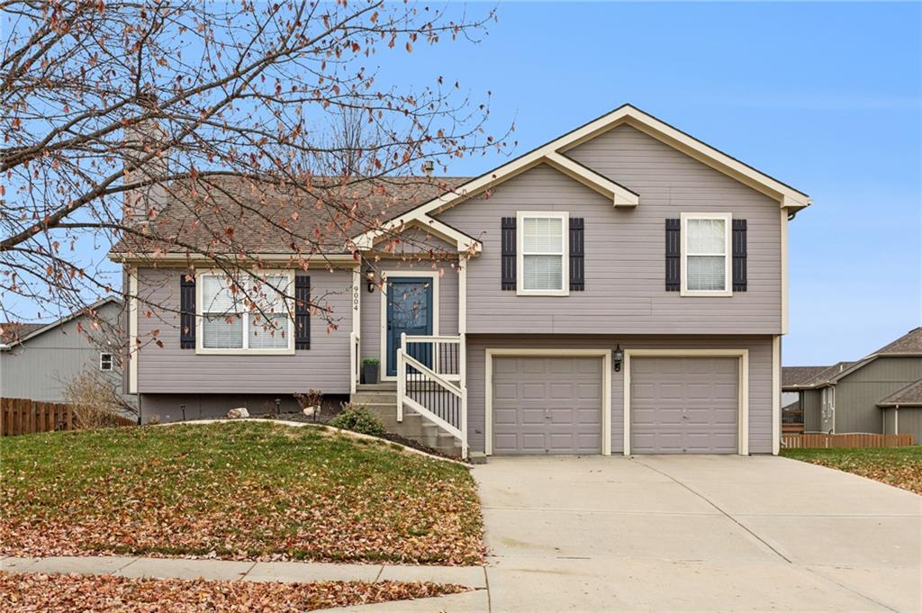 9004 NE PAW PAW Drive Property Photo 1