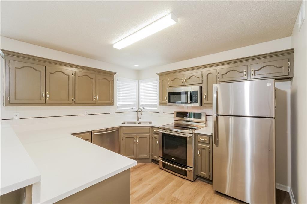 7201 E 134th Terrace Property Photo 4