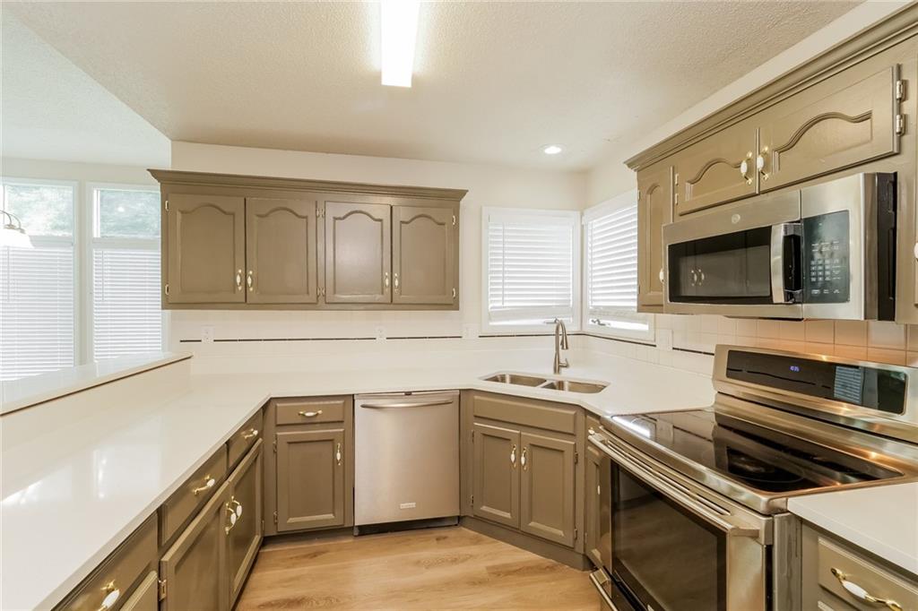 7201 E 134th Terrace Property Photo 5