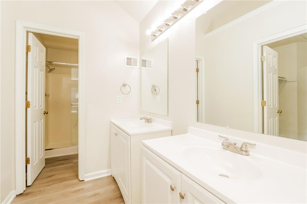 7201 E 134th Terrace Property Photo 8