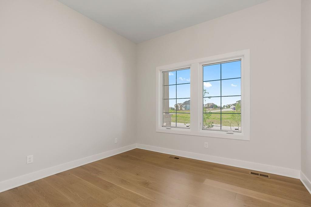 2407 W 177th Terrace Property Photo 6