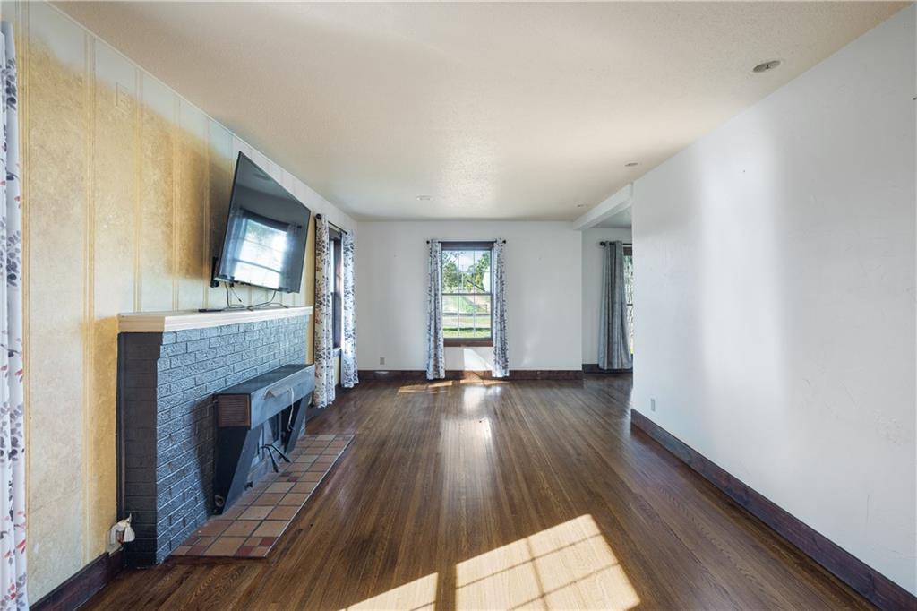 2815 W 7th Street Property Photo 2