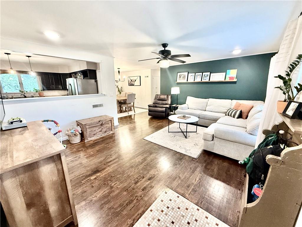 955 S Walnut Street Property Photo 2