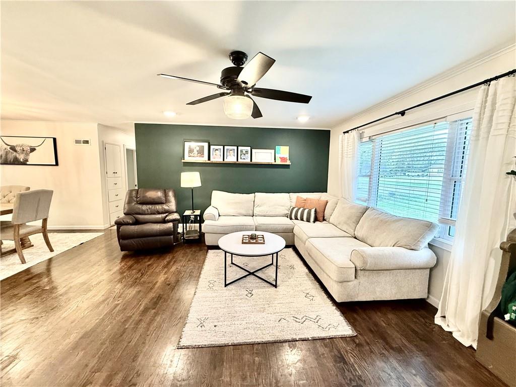 955 S Walnut Street Property Photo 3