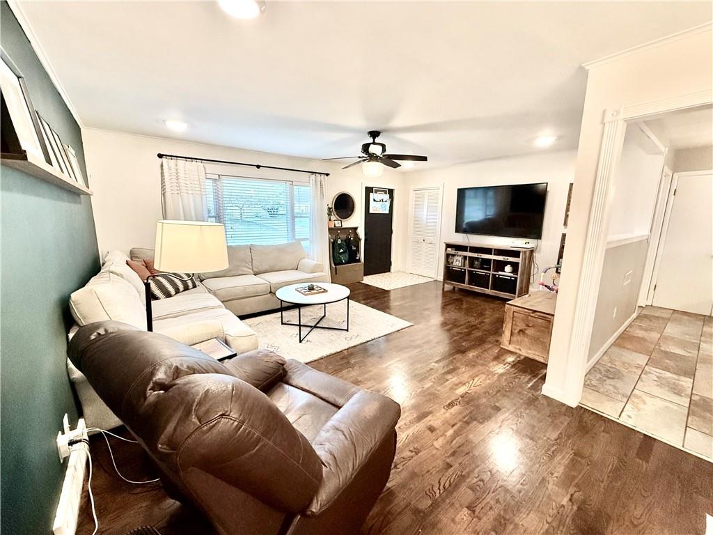 955 S Walnut Street Property Photo 4