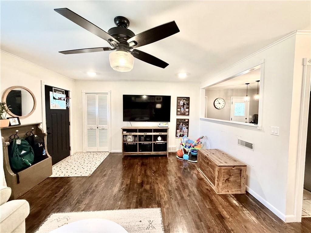 955 S Walnut Street Property Photo 5