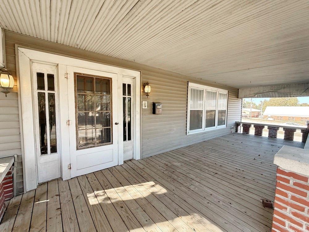 400 S Main Street Property Photo 7