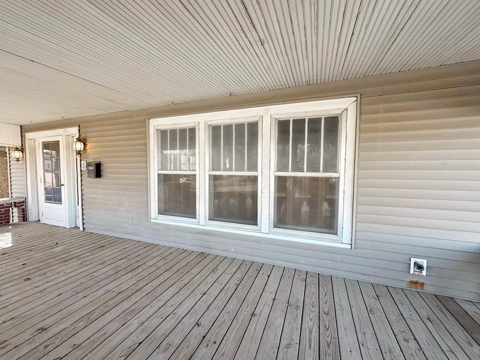 400 S Main Street Property Photo 8