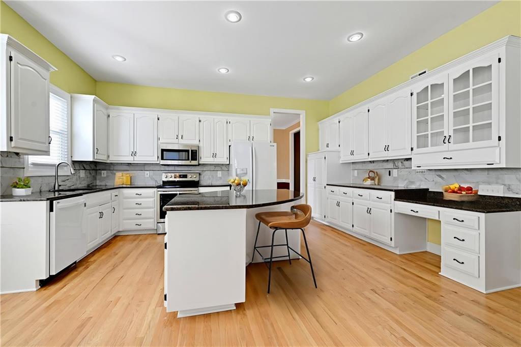 8121 W 130th Street Property Photo 12