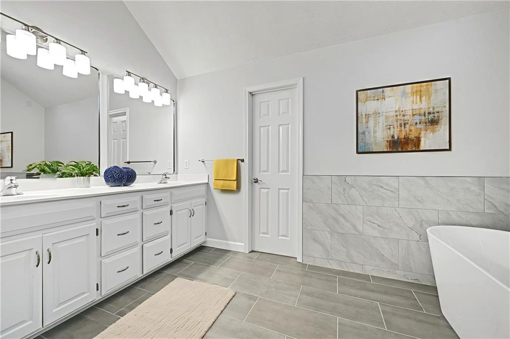 8121 W 130th Street Property Photo 21