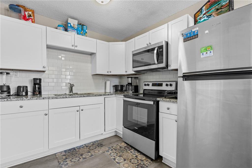 4221 Spruce Avenue Property Photo 2