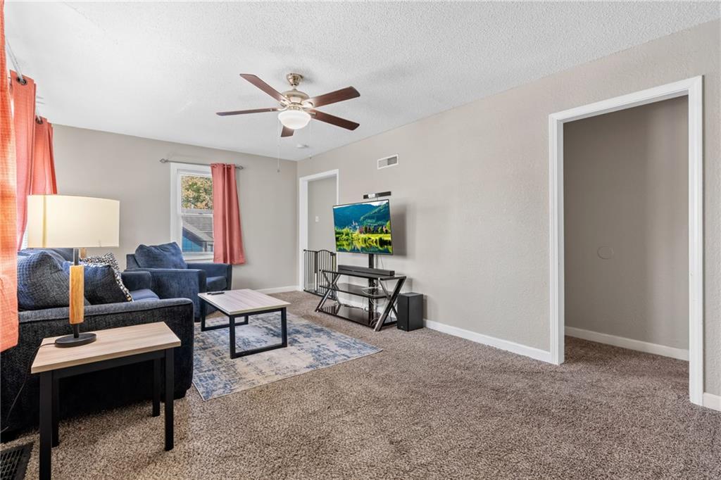 4221 Spruce Avenue Property Photo 5